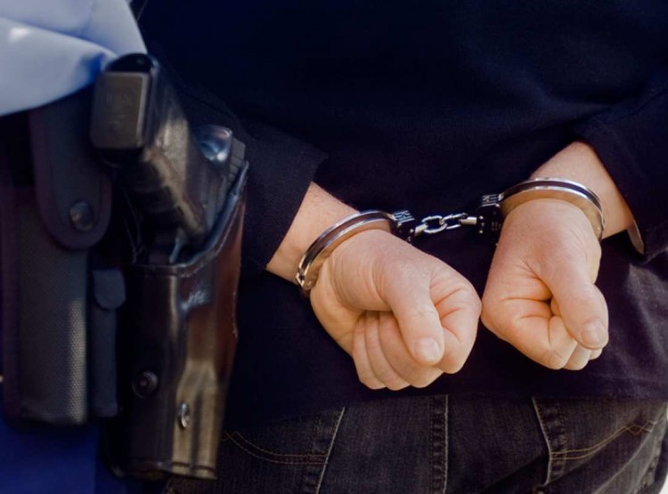 Συνελήφθη 38χρονος στην Καλλικράτεια για οπλοκατοχή και ναρκωτικά