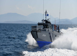 Πρόσκρουση τουριστικού σκάφους σε βράχο στο Άγιο Όρος