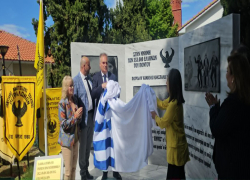 Σε κλίμα συγκίνησης τα αποκαλυπτήρια του Μνημείου Ποντιακού Ελληνισμού στα Πετράλωνα Χαλκιδικής (φωτο & βίντεο)