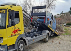 Επιχείρηση απομάκρυνσης εγκαταλελειμμένων οχημάτων από το Δήμο Κασσάνδρας