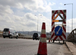 Επιπλέον εργασίες αποκατάστασης μεταλλικών στηθαίων στη Μουδανιών την Πέμπτη