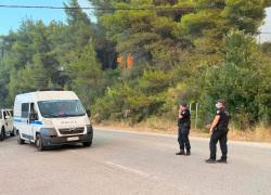 Δύο συλλήψεις για επίθεση σε τηλεοπτικό συνεργείο που κάλυπτε τη φωτιά στη Σίβηρη