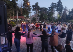 Μια επιτυχημένη Βραδιά Γλεντιού στον Πολύγυρο από τον Εμπορικό Σύλλογο