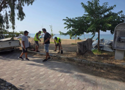 Ξεκίνησε η τοποθέτηση ηλιακών φωτιστικών στην παραλία Διονυσίου