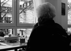 Χαλκιδική: Προσποιήθηκαν τον λογιστή και άρπαξαν κοσμήματα αξίας 10.000 ευρώ από 74χρονη