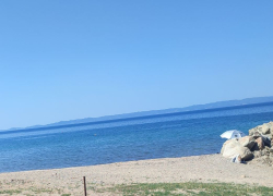 Επιτρέπεται ξανά η κολύμβηση στην παραλία Αγίας Βαρβάρας στη Νικήτη