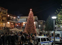 Το πρώτο Χριστουγεννιάτικο δέντρο της Ελλάδας "ανάβει" στις 7 Νοεμβρίου, στον Ταξιάρχη Χαλκιδικής