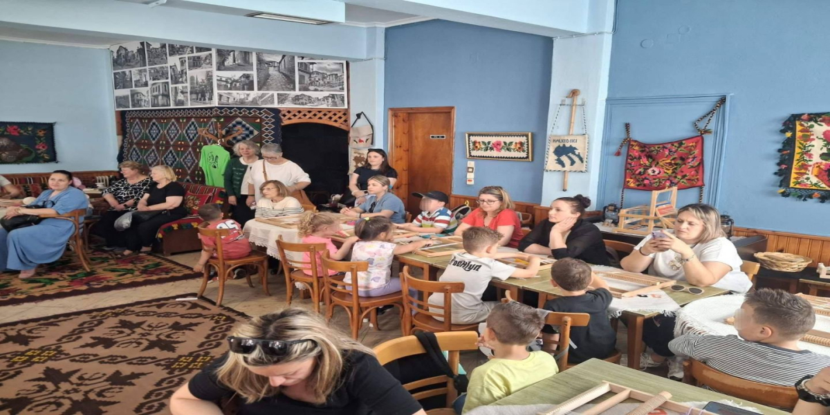 Γνώρισαν την τέχνη της υφαντικής στο εργαστήριο του Συλλόγου Γυναικών Αρναίας (φωτο)