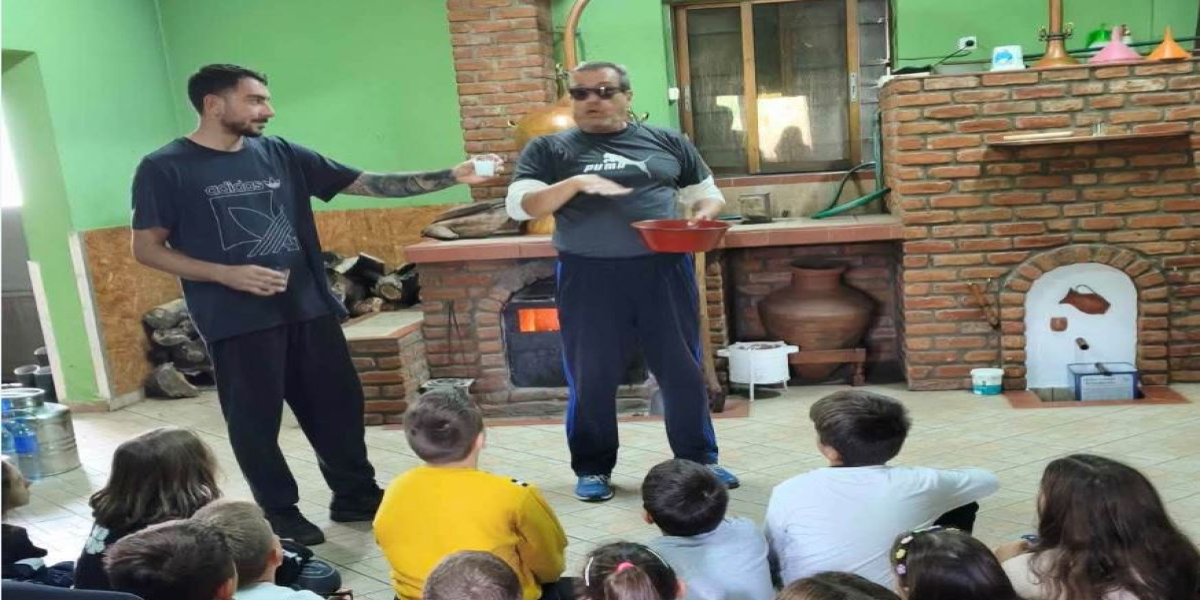 Στα… μυστικά της παραδοσιακής απόσταξης οι μαθητές του Δημοτικού Σάρτης