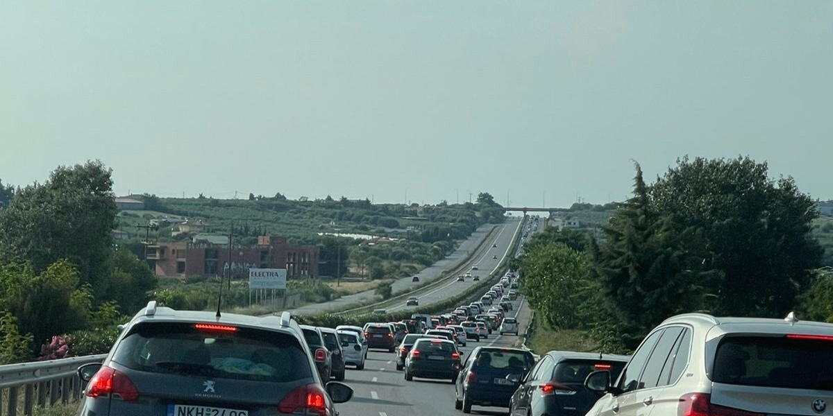 Με αυξημένη κίνηση αλλά χωρίς προβλήματα η επιστροφή των εκδρομέων του τριημέρου