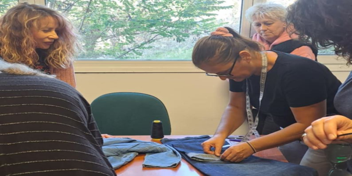 Συνεχίζονται τα μαθήματα κοπτικής-ραπτικής στη Νέα Καλλικράτεια