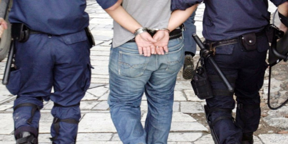 Χαλκιδική: Μία σύλληψη για μεγάλα χαρτόκουτα που πέταξαν εκτός των κάδων