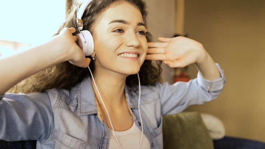 30581477 teen girl headphones ears