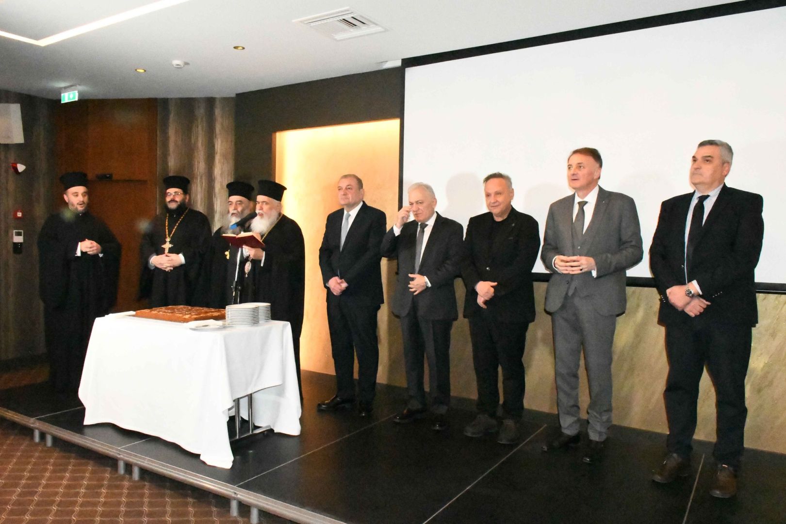 ΠΕΔΚΜ: Έκοψε τη βασιλόπιτα για το 2026, στέλνοντας μήνυμα ενότητας,  συνεργασίας και διεκδίκησης για τους 38 Δήμους της Κεντρικής Μακεδονίας  (φωτο)