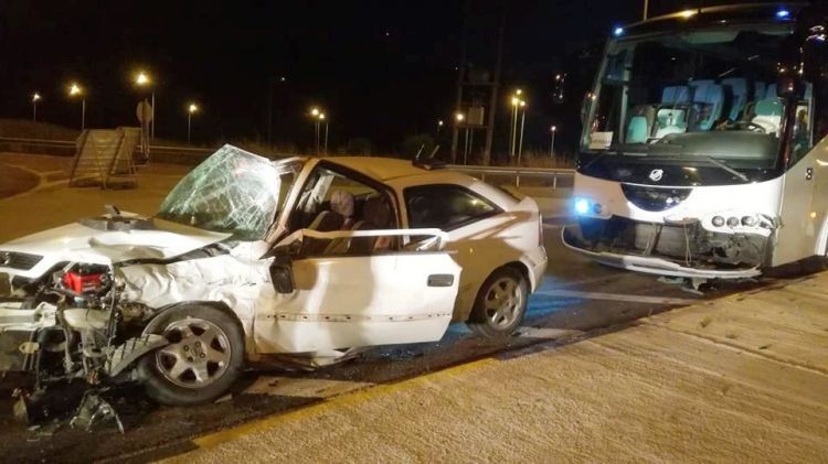 Ατύχημα με τουριστικό λεωφορείο στην Εθνική Οδό Αθηνών-Ευζώνων