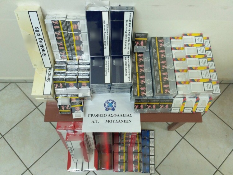 Σύλληψη 64χρονης στα Ν. Μουδανιά με 627 πακέτα λαθραίων τσιγάρων (ΦΩΤΟ)