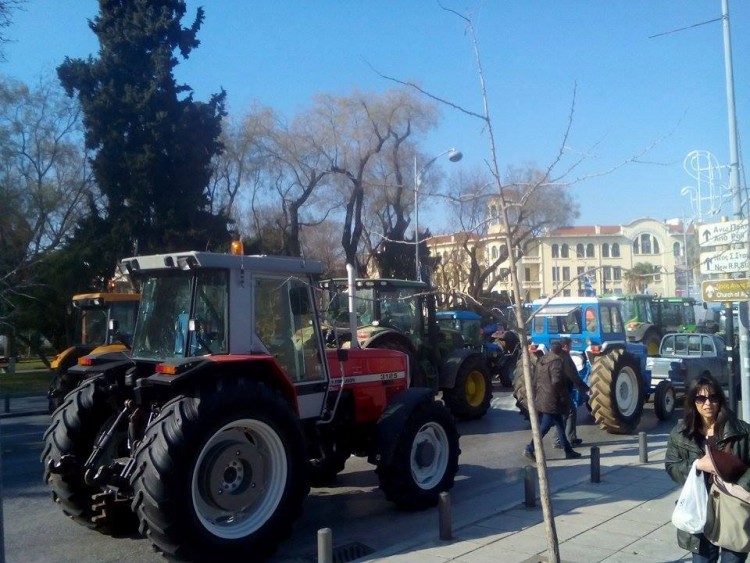 Δυναμική παρουσία των αγροτών της Χαλκιδικής στο Συλλαλητήριο της Πέμπτης