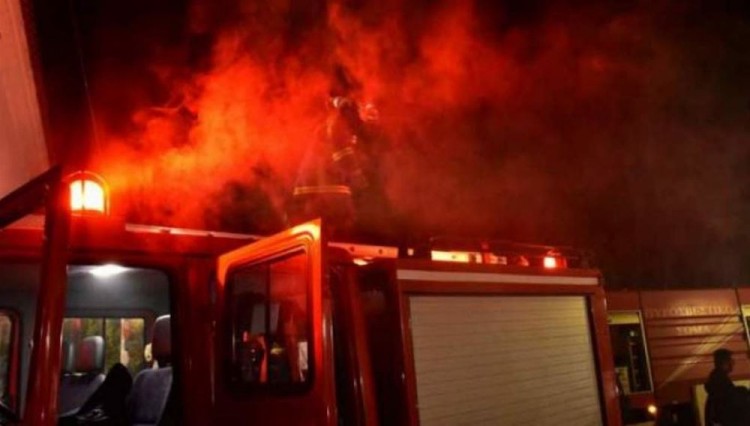 Φωτιά σε λυόμενο σπίτι στη Ν. Μηχανιώνα Θεσσαλονίκης