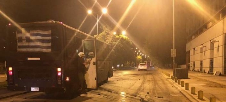 Η ΠΕΔΚΜ καταδικάζει την επίθεση στην κλούβα των ΜΑΤ στη Θεσσαλονίκη