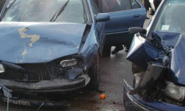 Σύγκρουση 3 αυτοκινήτων με έναν τραυματίας στις Καλύβες